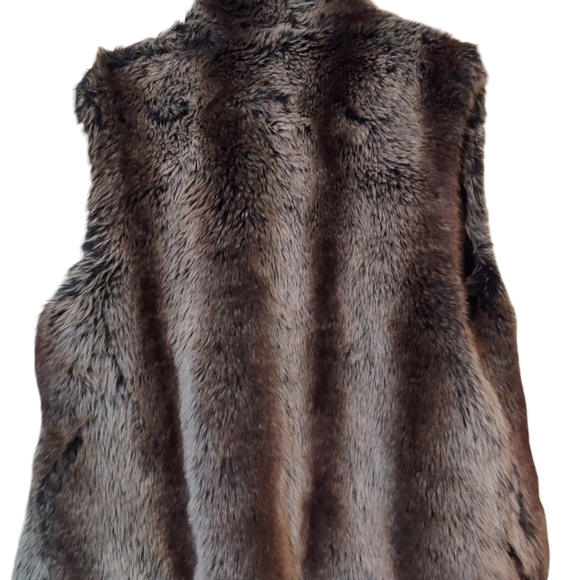 Blassport reversible faux fur/black vest large - Picture 3 of 13
